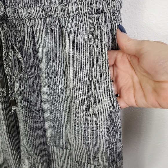 KELLY RENEE LINEN BLEND SLEEVELESS ROMPER - Picture 3 of 7